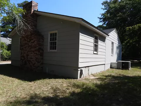 Exterior - 16 Brooks St, Sumter, SC 29150 photo 2 of 4