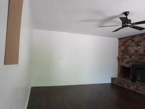 Living - 16 Brooks St, Sumter, SC 29150 photo 2 of 5