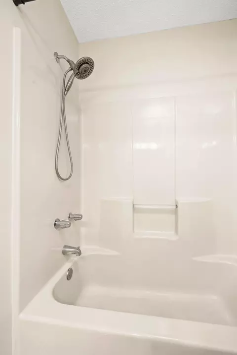 Bath - 20 Heather Ct, Sumter, SC 29154 photo 7 of 7