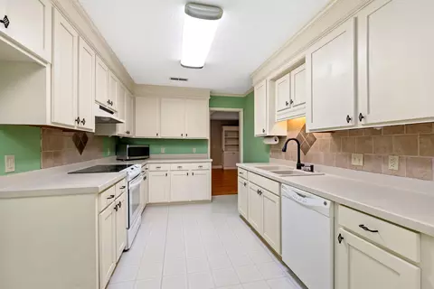 Kitchen - 20 Heather Ct, Sumter, SC 29154 photo 2 of 3