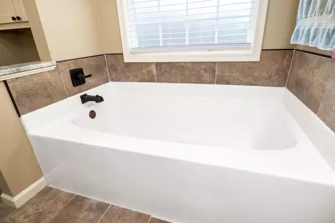 Bath - 20 Heather Ct, Sumter, SC 29154 photo 2 of 7