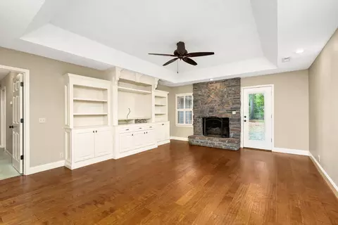 Living - 20 Heather Ct, Sumter, SC 29154 photo 1 of 2