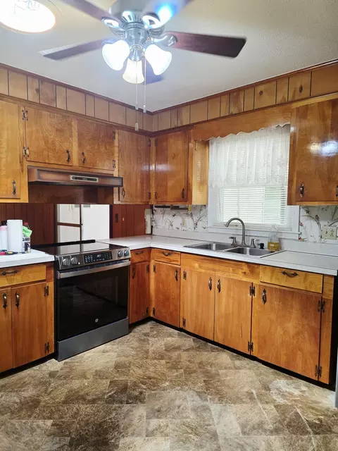 Kitchen - 2454 Derwent Dr, Sumter, SC 29154 photo 1 of 2