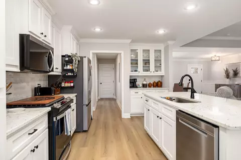 Kitchen - 1069 Mckenzie Rd, Manning, SC 29102 photo 2 of 4