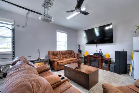 Living - 1069 Mckenzie Rd, Manning, SC 29102 photo 2 of 2