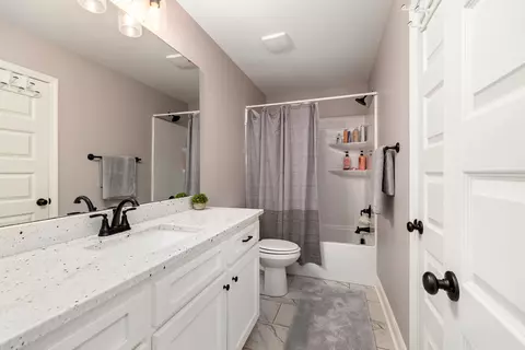 Bath - 1069 Mckenzie Rd, Manning, SC 29102 photo 3 of 3