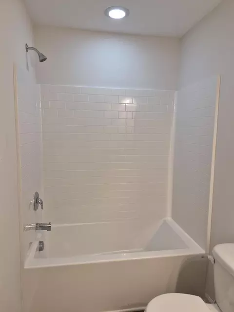 Bath - 225 Whitetail Cir, Sumter, SC 29154 photo 4 of 9