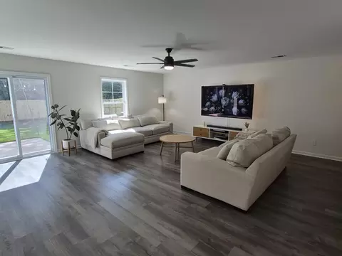 Living - 225 Whitetail Cir, Sumter, SC 29154 photo 5 of 12
