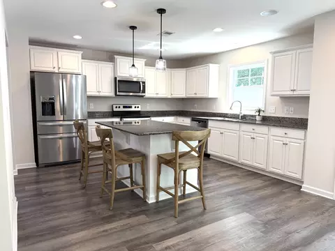 Kitchen - 225 Whitetail Cir, Sumter, SC 29154 photo 4 of 7