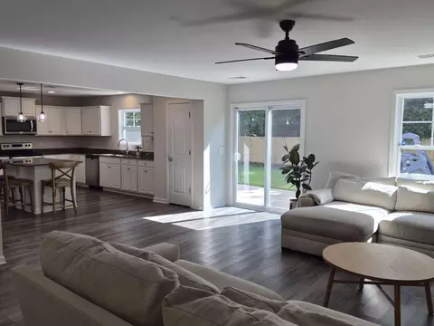 Living - 225 Whitetail Cir, Sumter, SC 29154 photo 2 of 12