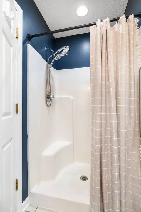 Bath - 3335 Walden Dr, Sumter, SC 29154 photo 3 of 4