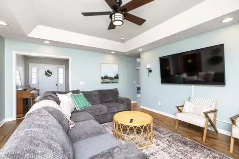 Living - 3335 Walden Dr, Sumter, SC 29154 photo 2 of 2