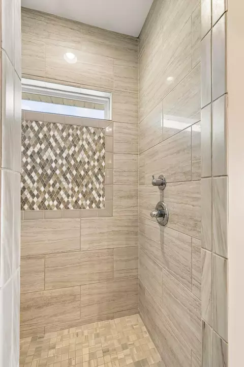 Bath - 3015 Lowerlake Dr, Sumter, SC 29150 photo 4 of 6