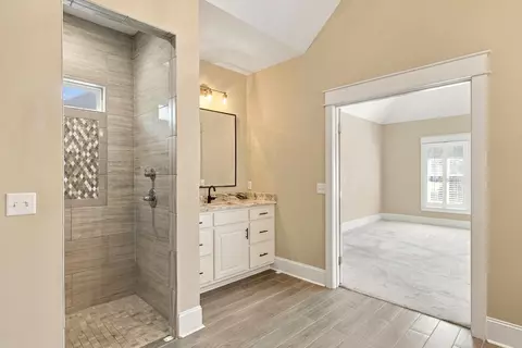 Bath - 3015 Lowerlake Dr, Sumter, SC 29150 photo 3 of 6