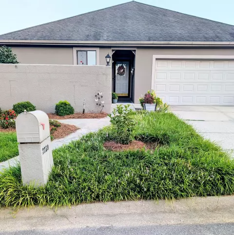Exterior - 2239 Graystone Dr, Sumter, SC 29150 photo 2 of 14