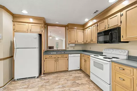 Kitchen - 2239 Graystone Dr, Sumter, SC 29150 photo 2 of 3