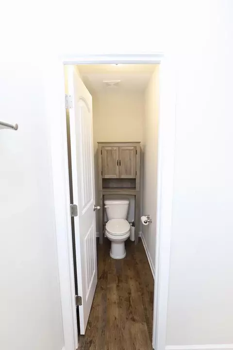 Bath - 3680 Moseley Dr, Sumter, SC 29154 photo 5 of 8