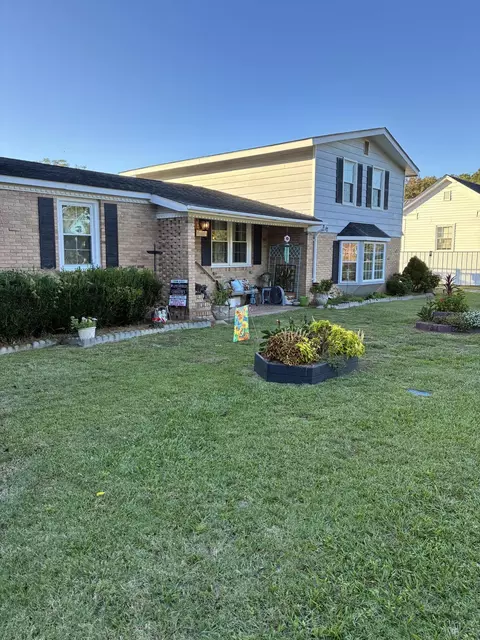 17 Tucker St, Greeleyville, SC 29056