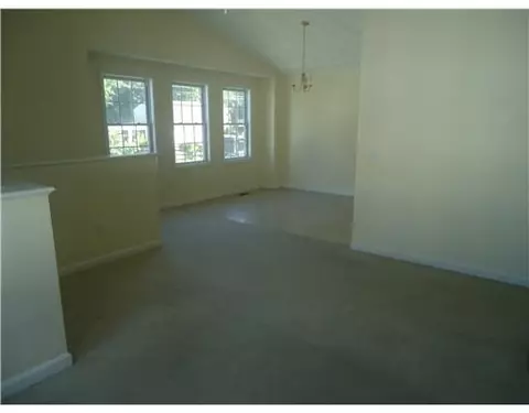 597 Robinson St, Woonsocket, RI 02895 photo 4