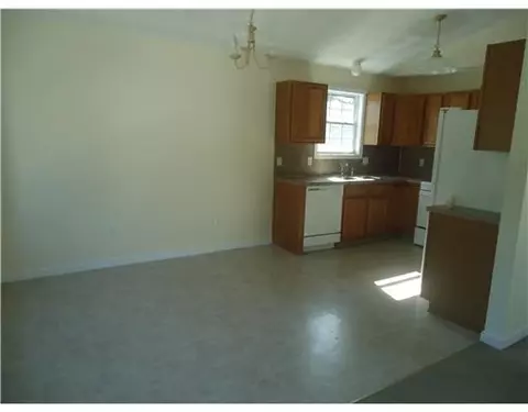 597 Robinson St, Woonsocket, RI 02895 photo 3