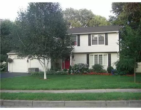 16 Whispering Ln, Warwick, RI 02886 photo 2