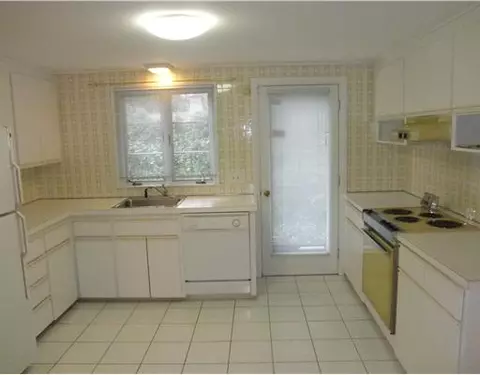 96 Rutherford Ave, Warwick, RI 02886 photo 3