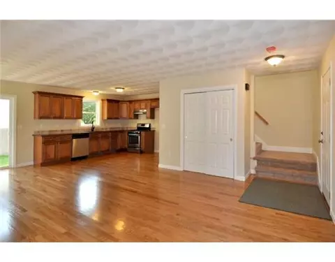 170 Long St, Warwick, RI 02886 photo 3
