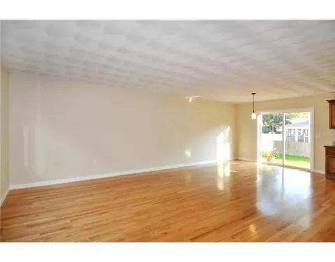 170 Long St, Warwick, RI 02886 photo 2
