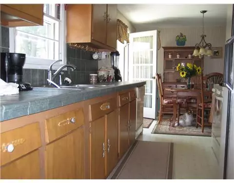 127 Beverly Rd, Riverside, RI 02915 photo 2