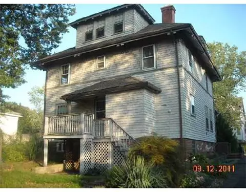 158 Meadow Rd, Woonsocket, RI 02895 photo 2