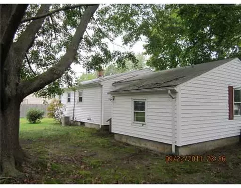 111 Greeley Ave, Warwick, RI 02886 photo 2