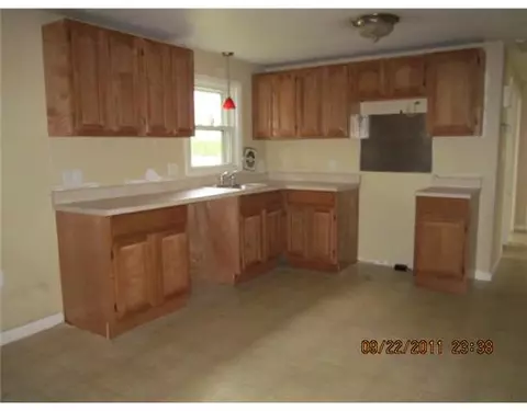 111 Greeley Ave, Warwick, RI 02886 photo 3