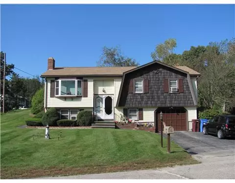 253 Coolidge Ave, Woonsocket, RI 02895 photo 2