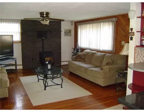 71 Saint Louis Ave, Woonsocket, RI 02895 photo 4