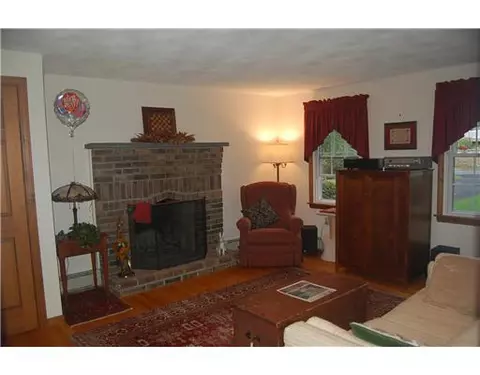 602 Central St, Burrillville, RI 02830 photo 9