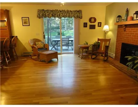 19 Surrey Dr, Westerly, RI 02891 photo 2