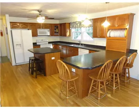 19 Surrey Dr, Westerly, RI 02891 photo 5