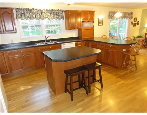 19 Surrey Dr, Westerly, RI 02891 photo 6