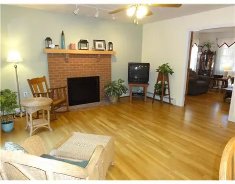 19 Surrey Dr, Westerly, RI 02891 photo 3