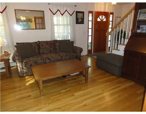 19 Surrey Dr, Westerly, RI 02891 photo 4