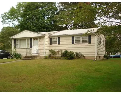 48 Kenneth Ave, Warwick, RI 02889 photo 1