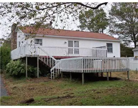 31 Boiling Spring Ave, Westerly, RI 02891 photo 2