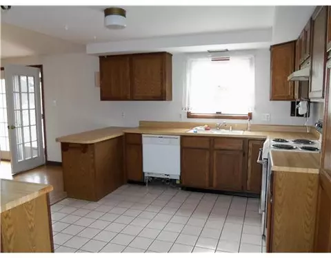 31 Boiling Spring Ave, Westerly, RI 02891 photo 5