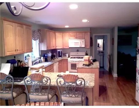 2 Casey Dr, Bristol, RI 02809 photo 3