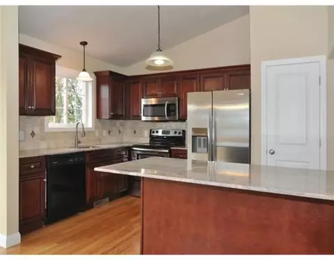 32 Scranton Ave, Warwick, RI 02888 photo 4