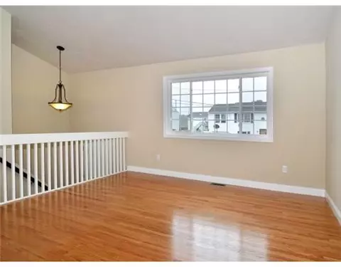 32 Scranton Ave, Warwick, RI 02888 photo 8