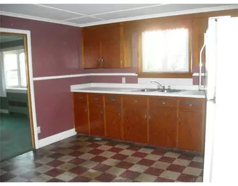 78 Tache St, Woonsocket, RI 02895 photo 4