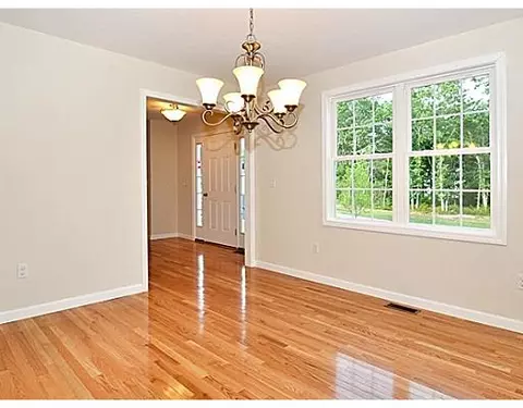 97 Ashbrook Dr, Cranston, RI 02921 photo 10