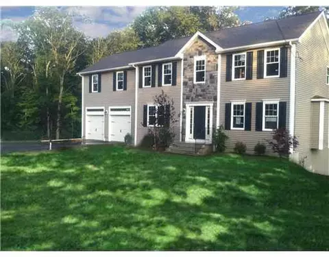 97 Ashbrook Dr, Cranston, RI 02921 photo 1