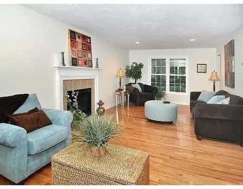 97 Ashbrook Dr, Cranston, RI 02921 photo 6
